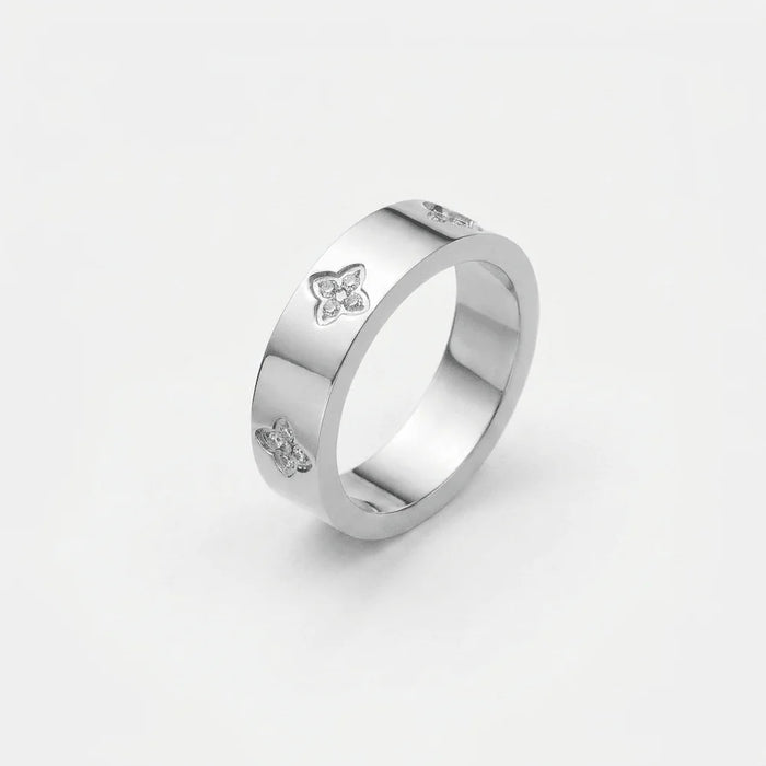 Clover Ring