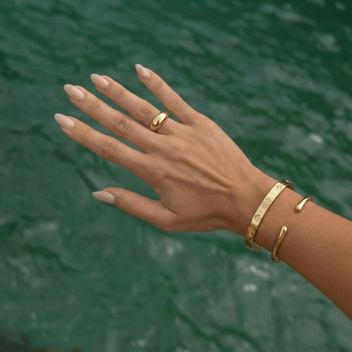 Curve Ring