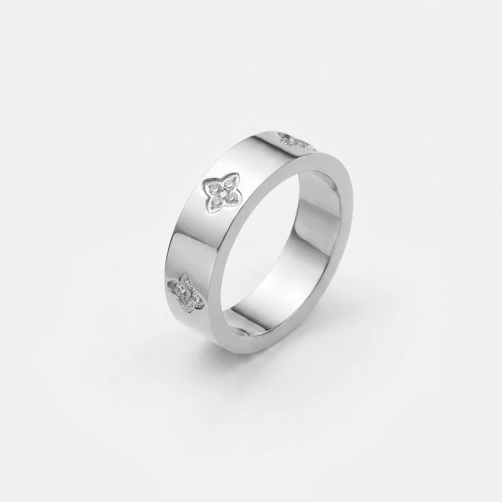Clover Ring